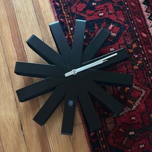 Umbra - Black Modern Clock